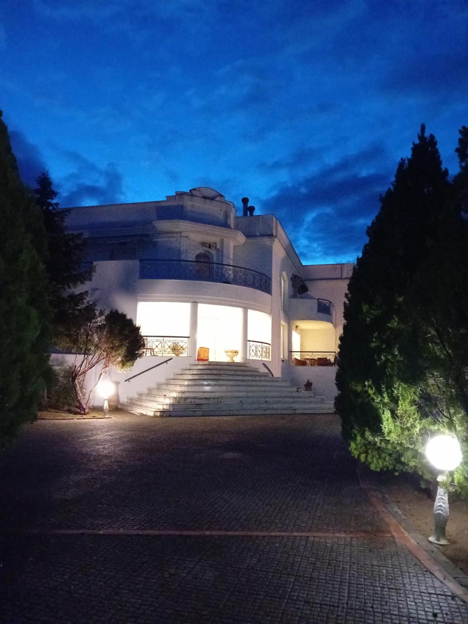 Villa πολυτελησ βιλα 8 - 10 ατομων στην περιοχη αεροδρομιου θεσσαλονικησ