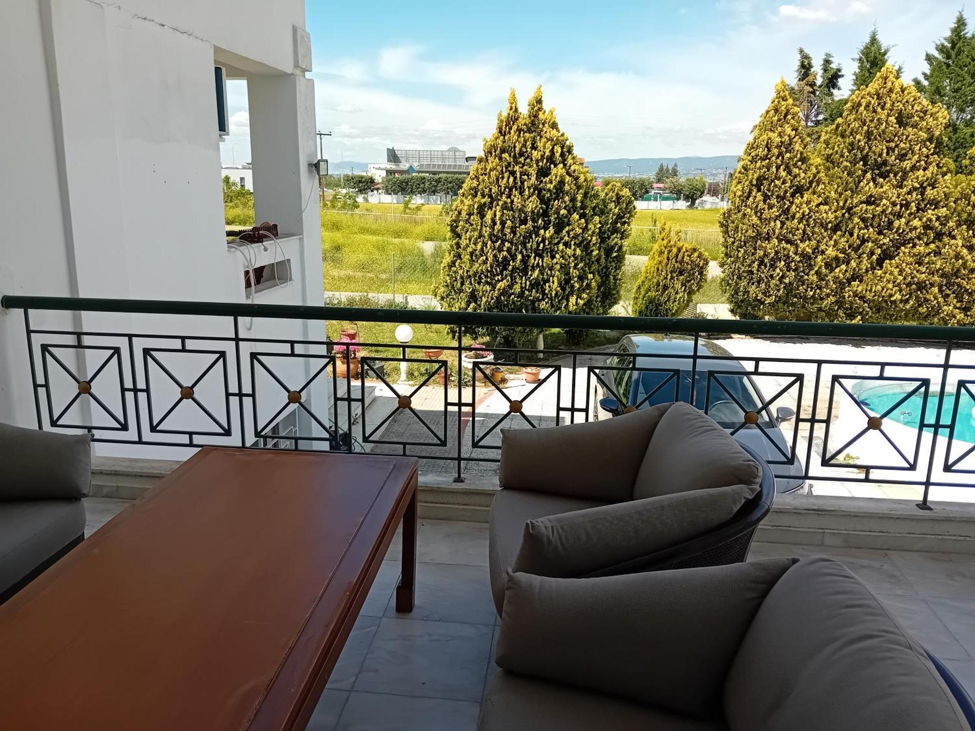 Villa πολυτελησ βιλα 8 - 10 ατομων στην περιοχη αεροδρομιου θεσσαλονικησ